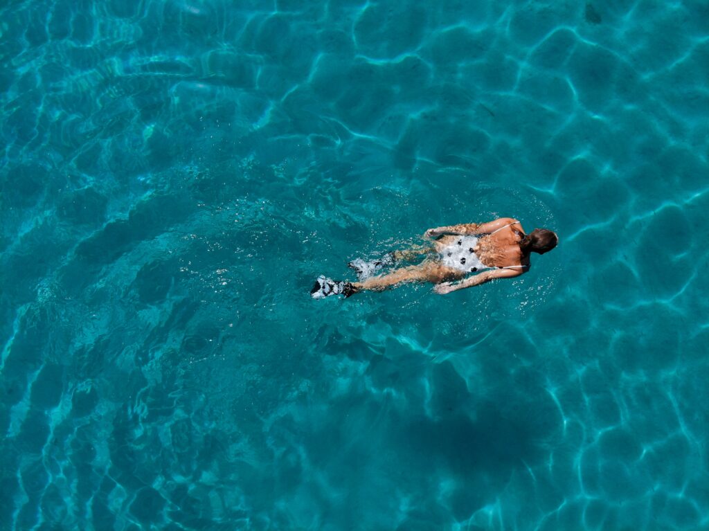 woman swimming in the pool low impact exercises that burn calories