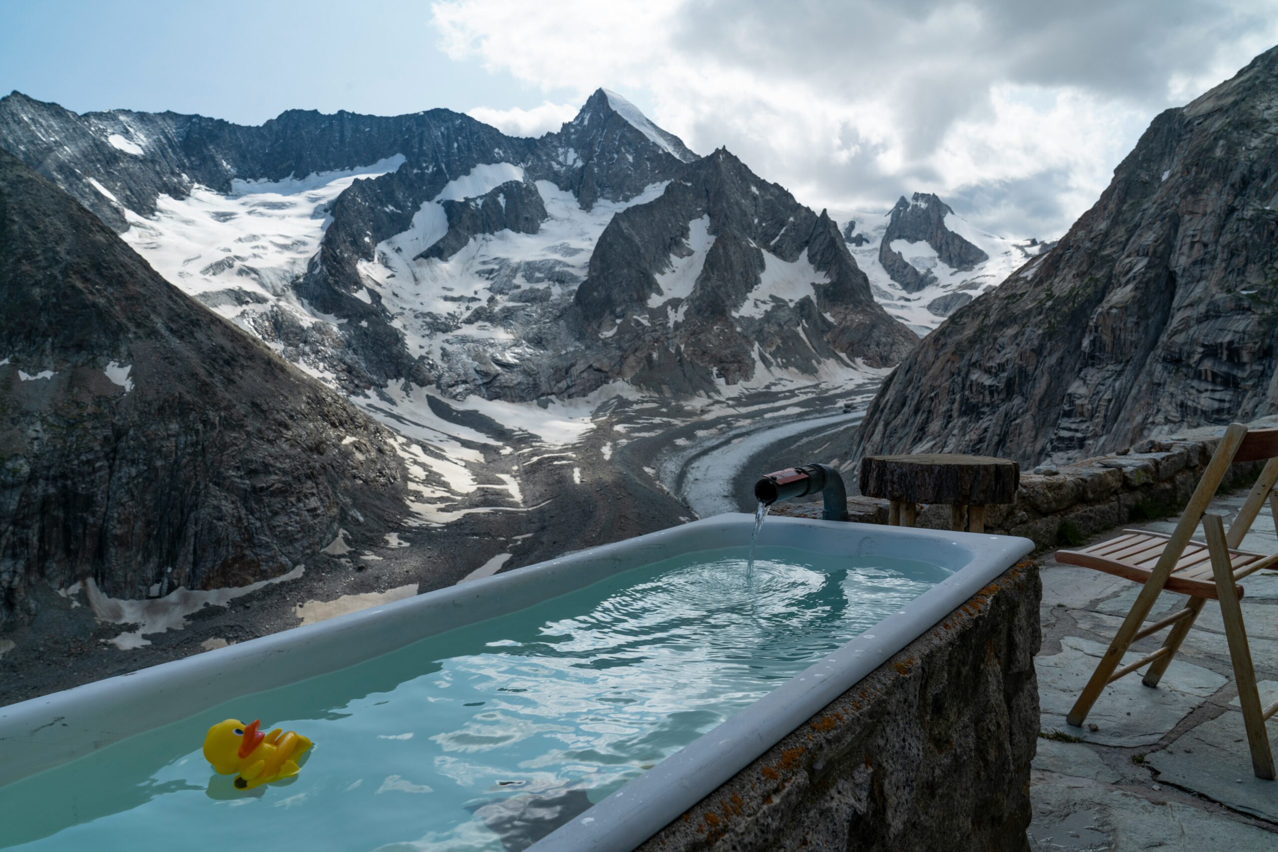cold exposure benefits outdoor bath