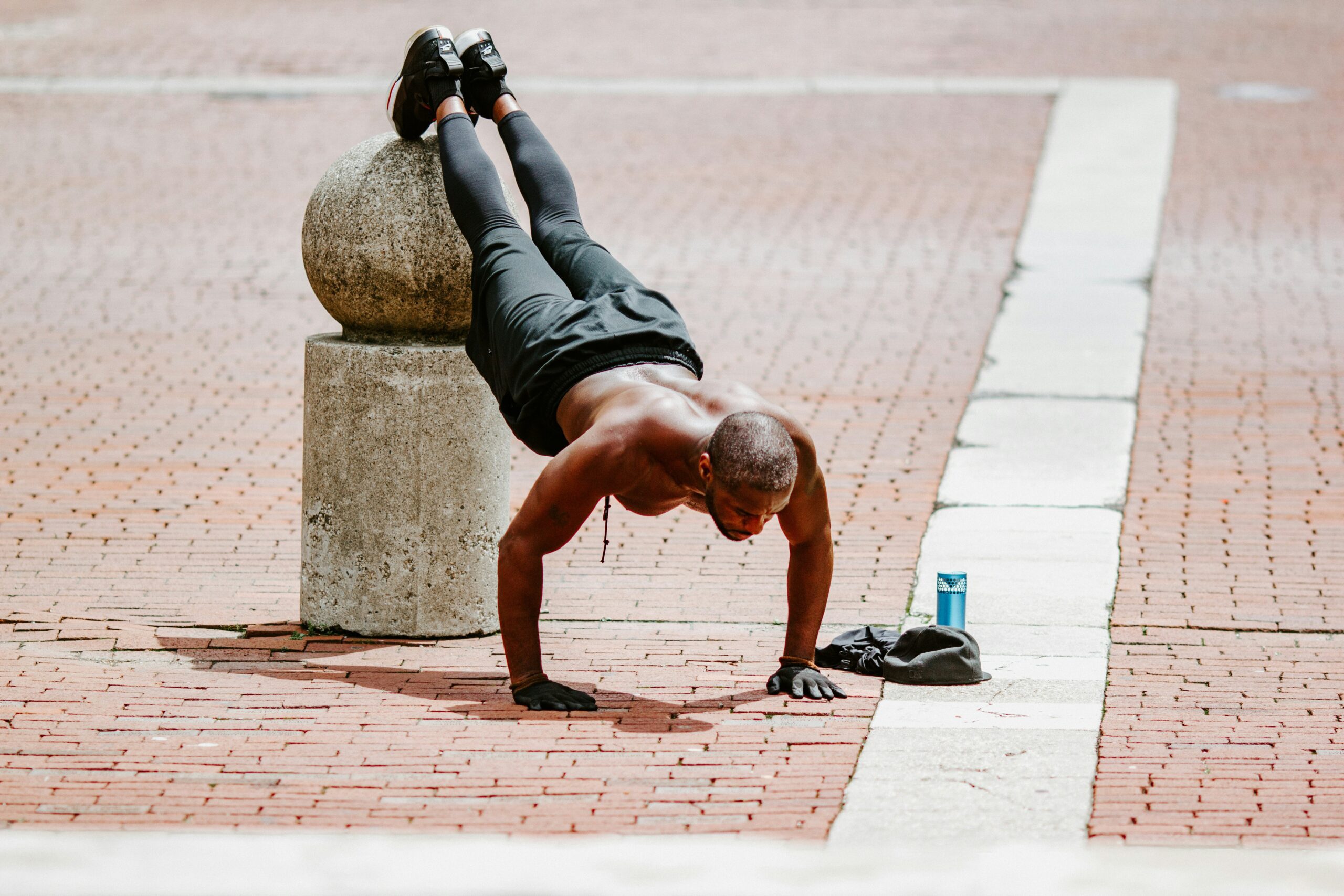 man exercising outdoors weekly workout schedule