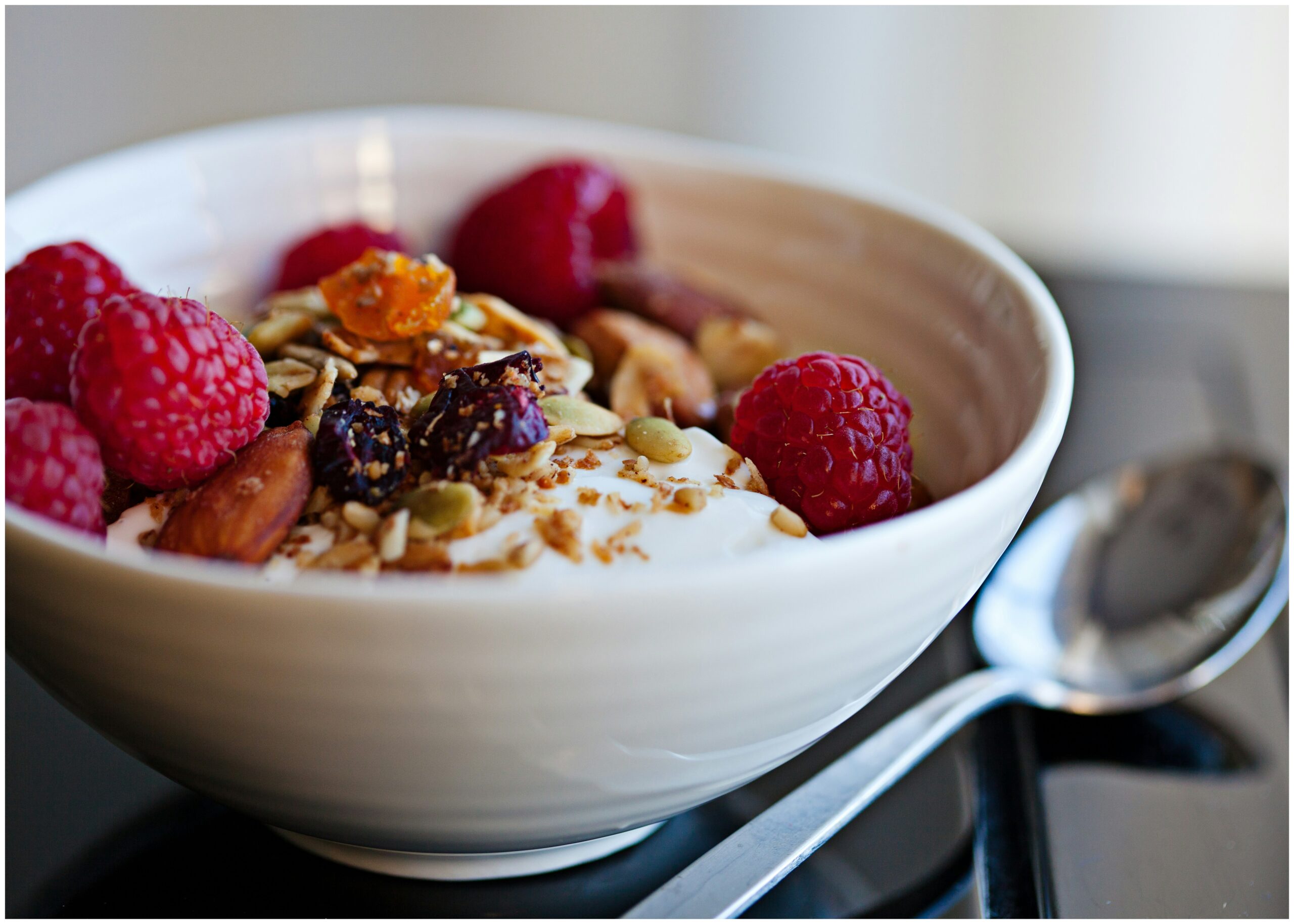 yogurt bowl high protein breakfast with no eggs
