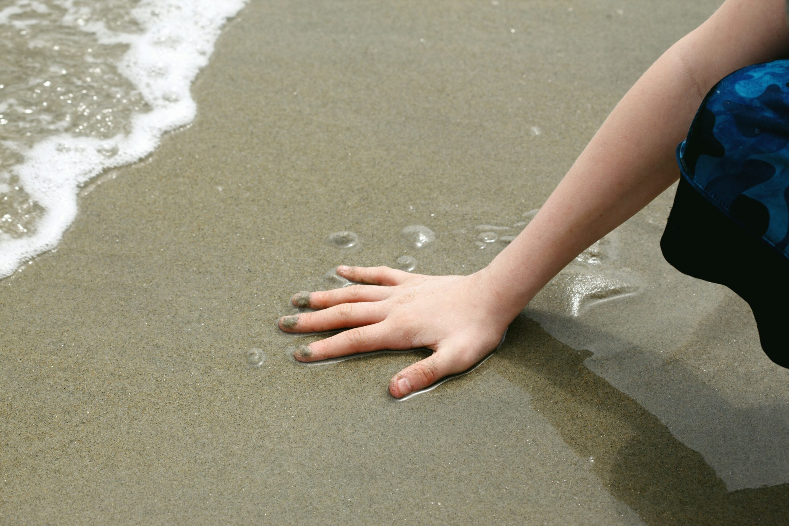5 senses touching sand overthinking detox