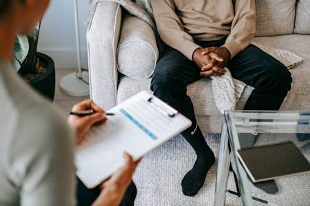 what is the difference between a sociopath and a psychopath person in therapy