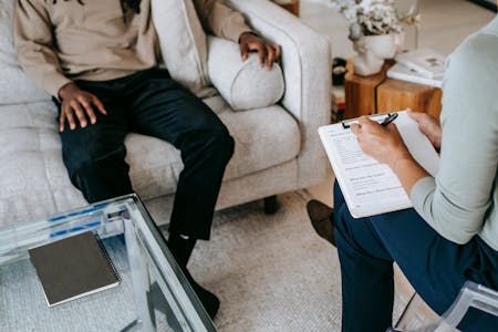 what is the difference between a sociopath and a psychopath person in therapy