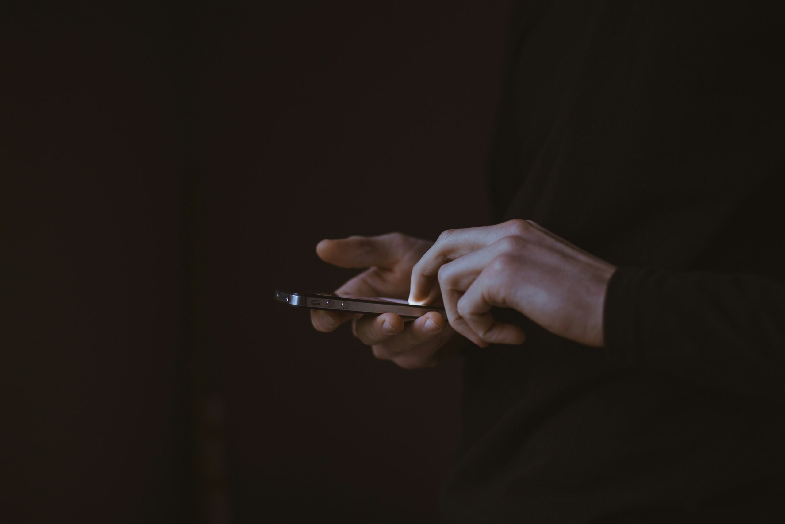 sleep chronotypes - social media addiction - person on phone