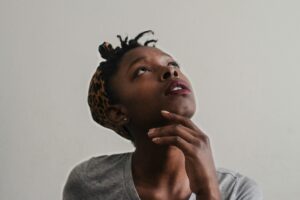 woman looking up - brain fog causes