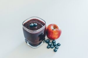 berry smoothie -Intermittent Fasting During Hot Weather