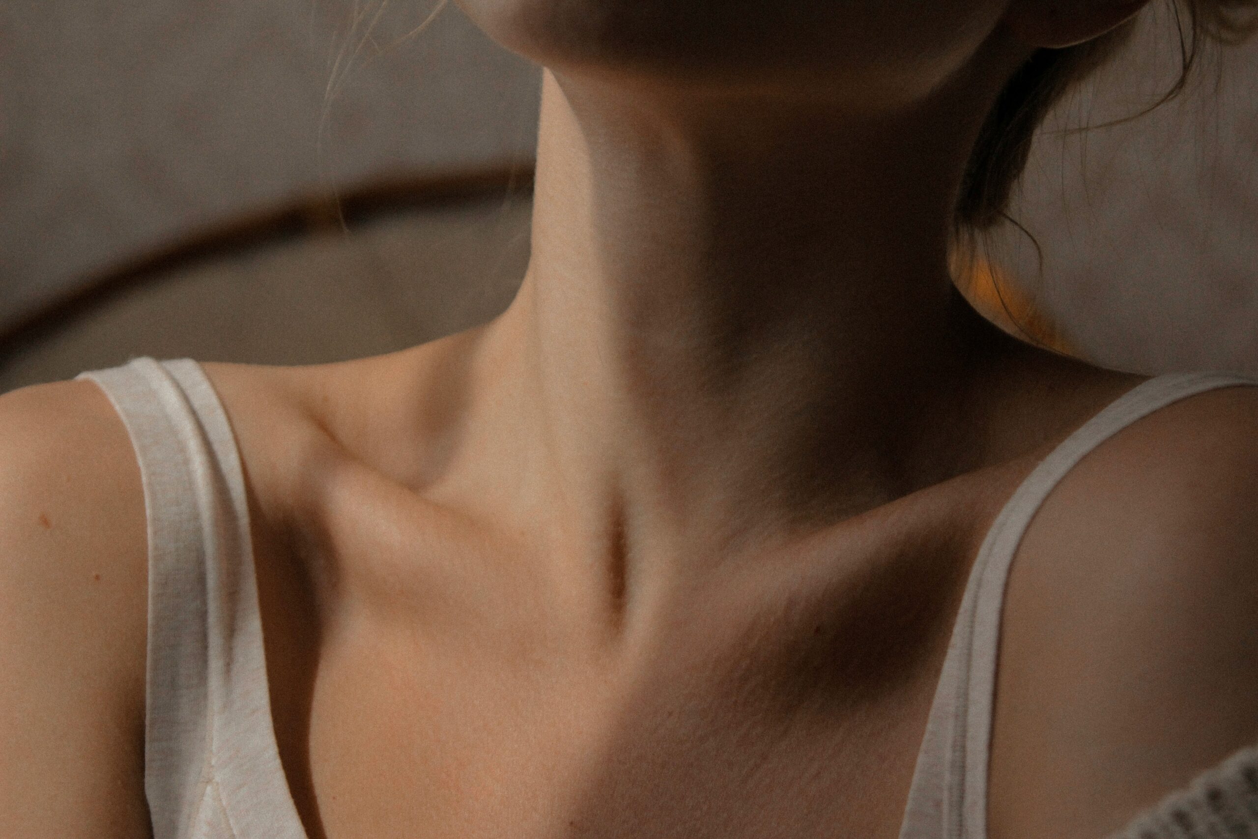 collarbone aromatherapy massage