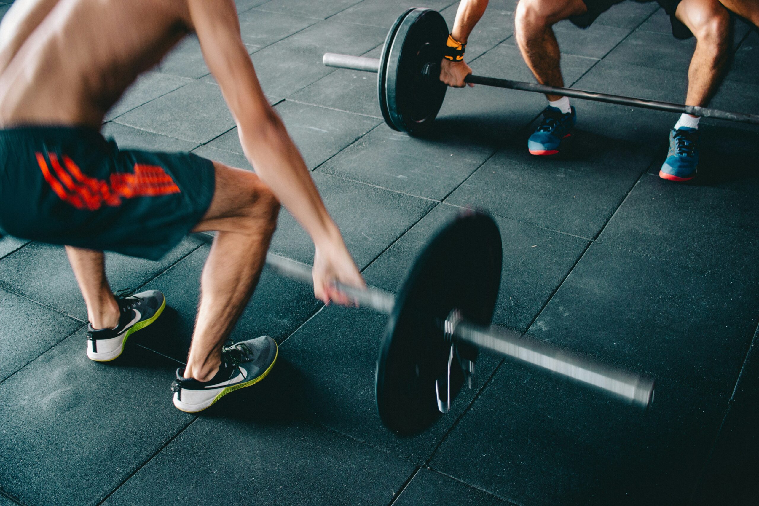 man lifting weights at gym fitness goals 