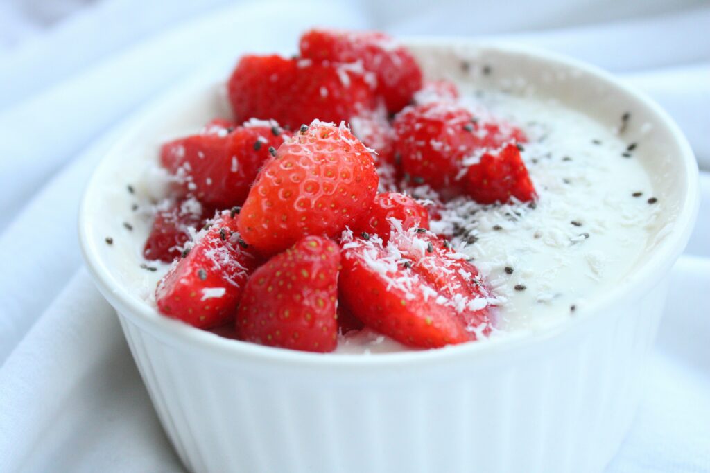 yogurt bowl with chia and fruit high protein breakfast weight loss