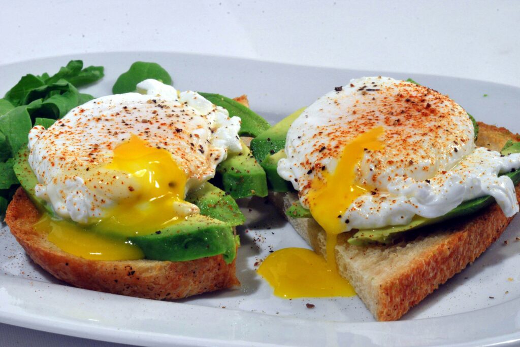 avocado toast with eggs high protein breakfast weight loss