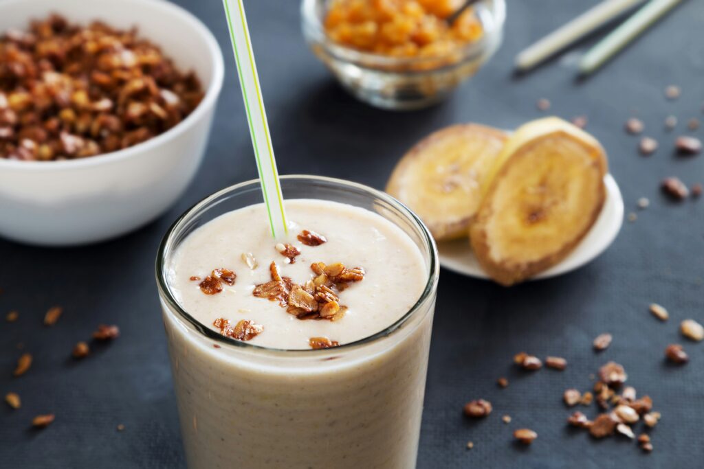 peanut butter banana smoothie with oats high protein breakfast weight loss