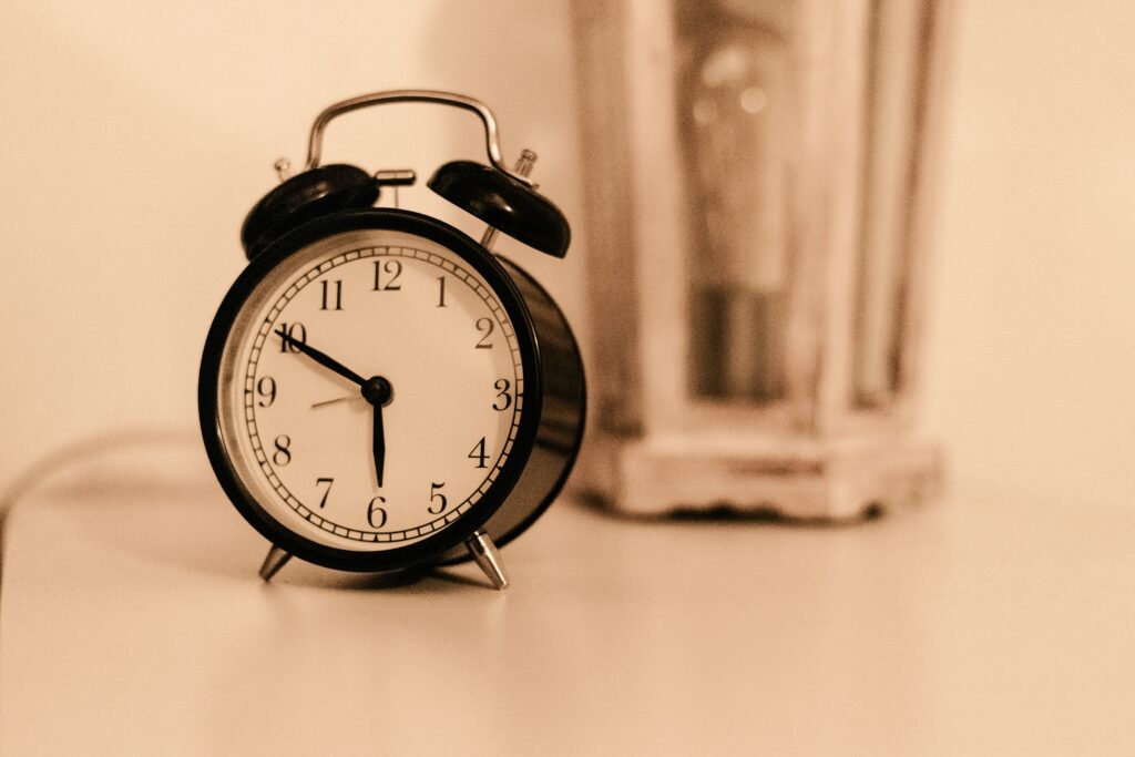 alarm clock waking up morning anxiety causes